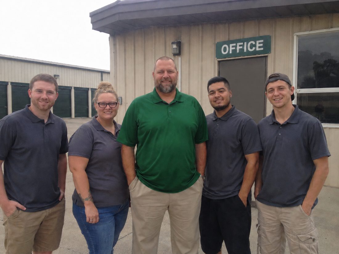 Pest control professionals in Eden Prairie, MN